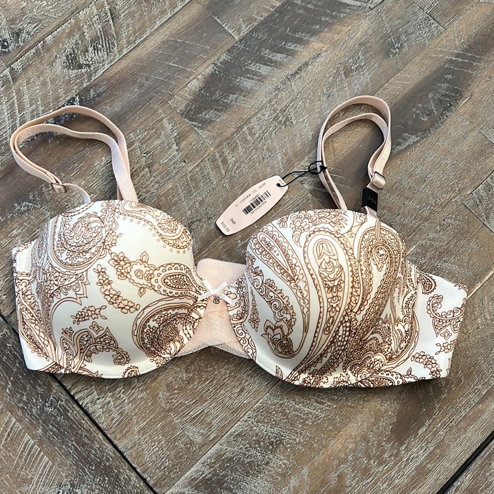 New With Tags Victoria Secret Bra